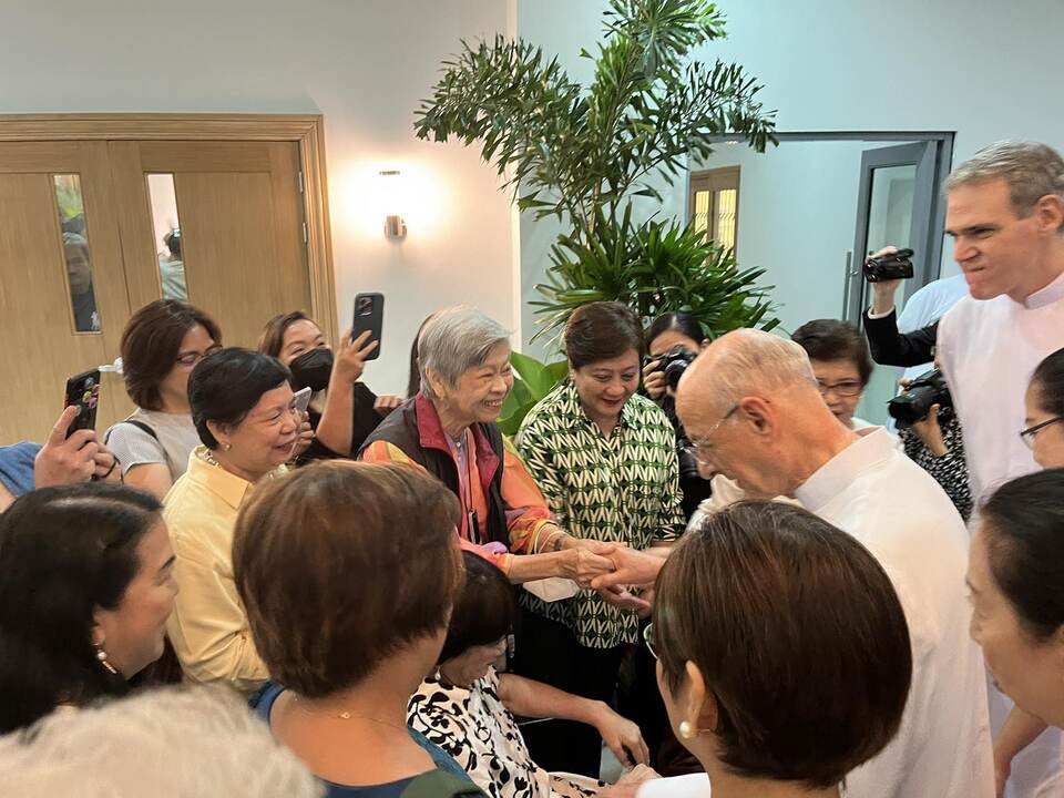 PEPPI President Elenita Sandejas greets Msgr. Ocáriz